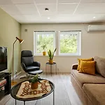 Apartamento Tasteful In With Parking